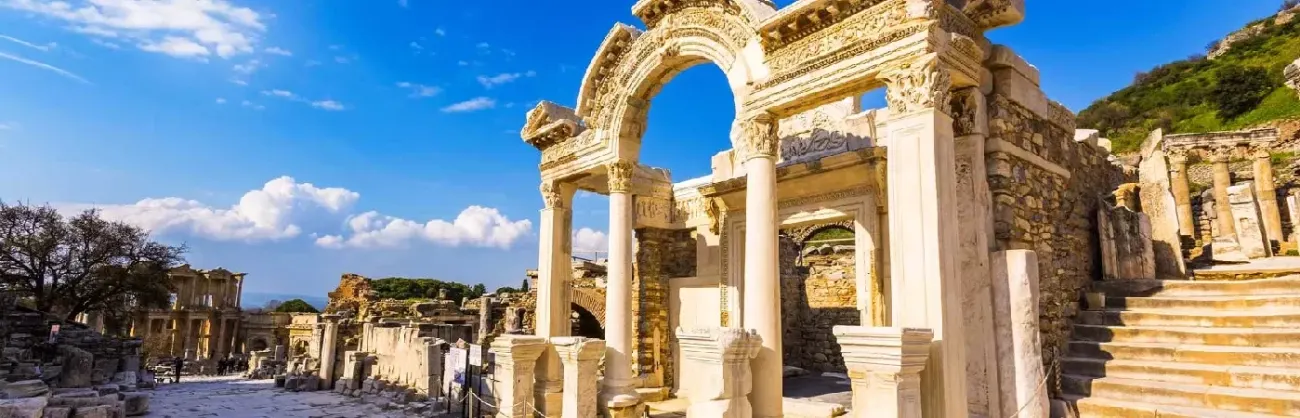Tempio di Adriano in Turchia: Un Viaggio nel Cuore dell'Antica Roma